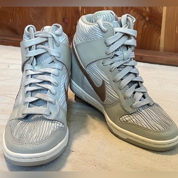 Nike Hi Dunk
Sky Hi Light Bone Metallic Red Bronze (Women's SZ 7) - Picture 11 of 12